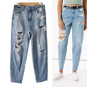 American Eagle AE Ripped distressed High Rise Mom Jeans  Loose 4